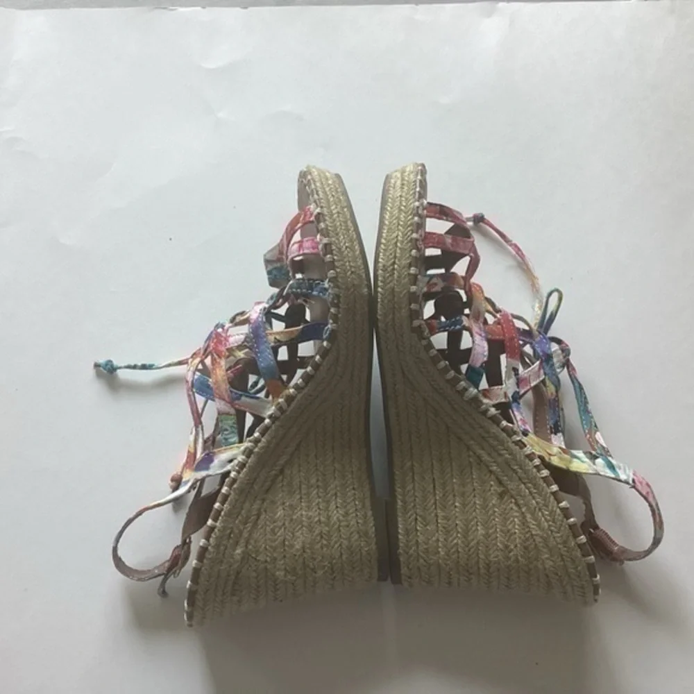 SO Espadrilles Size 8 Multi Colored